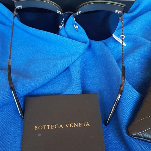 Bottega Veneta Cat eye sunglasses - Picture 6 of 13